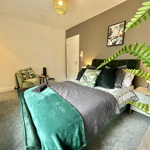 Guest house Swanky 10 In The Heart Of - Free Wifi !, Wakefield