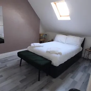  Guest house Casa Jimenez - Close To Town With Shared Bathroom United Kingdom
