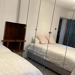  Guest house In Rose Meare Gardens United Kingdom